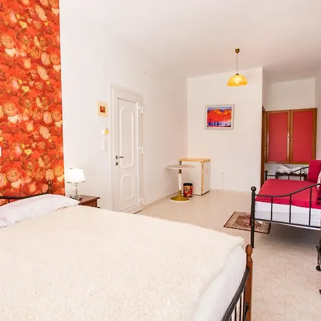 Perama Hotel, Karpathos Hotell