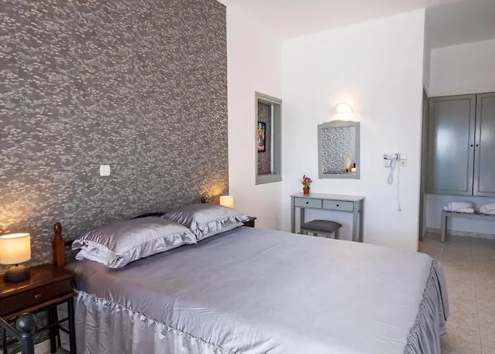 Perama Hotel, Karpathos فندق أموبي