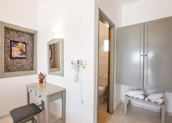 Perama Hotel, Karpathos فندق أموبي