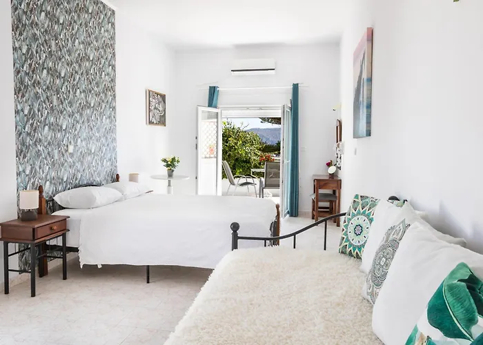 Perama Hotel, Karpathos فندق أموبي