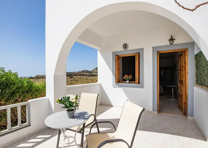 Perama Hotel, Karpathos * أموبي