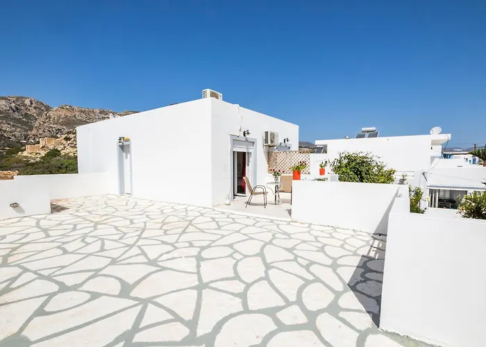 Perama Hotel, Karpathos * أموبي